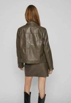 Geknöpfte - Leren Jas - Walnut 11 Geknöpfte - Leren Jas - Walnut -Dames 3132cd77109149c38253d20664ca3689