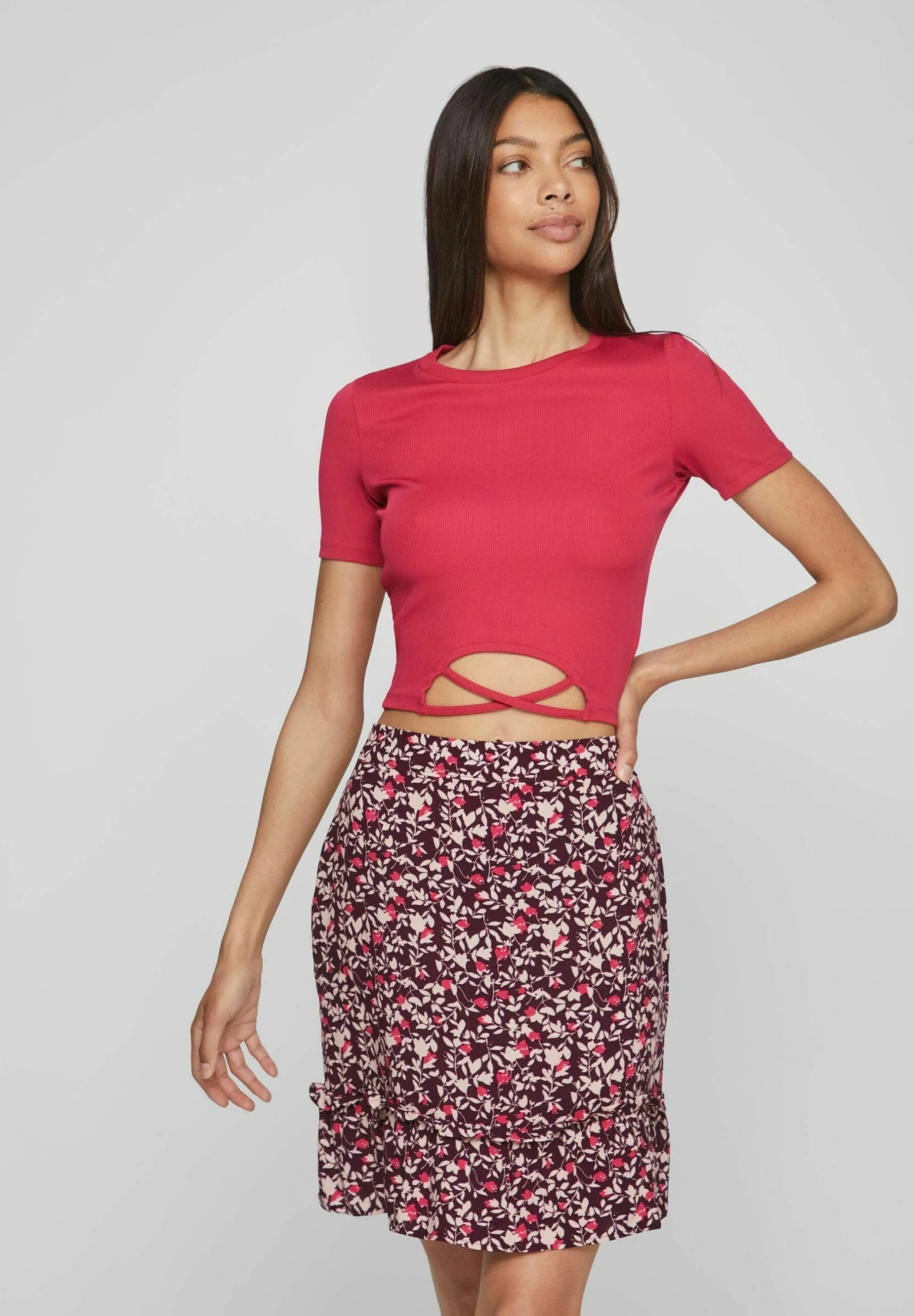 Vila Mit Kurzen Ärmeln Detailreiches - T-Shirt Basic - Love Potion 3 Vila Mit Kurzen Ärmeln Detailreiches - T-Shirt Basic - Love Potion