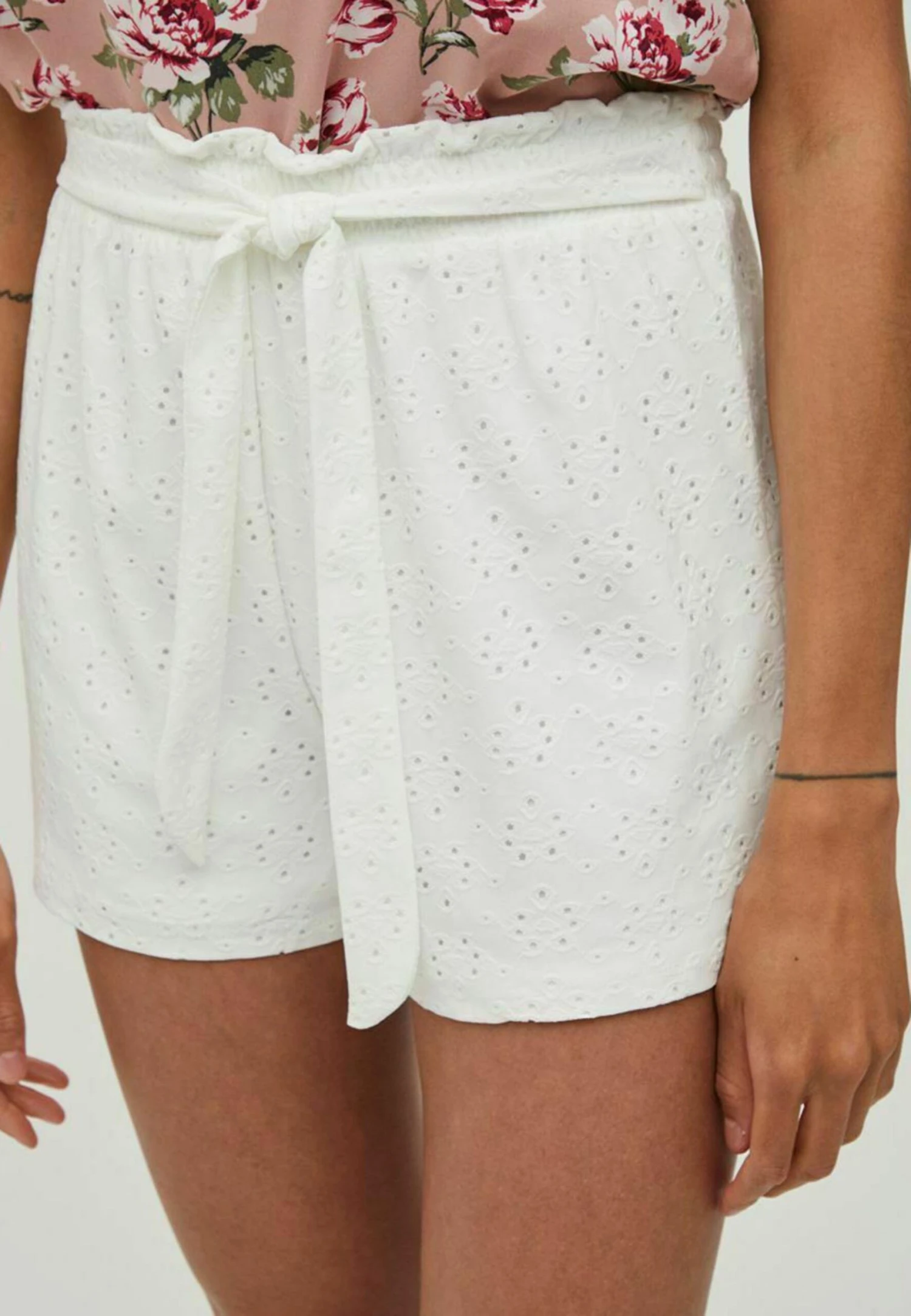 Vila Vikawa Hw Belt /Su/Ka - Shorts - Cloud Dancer 6 Vila Vikawa Hw Belt /Su/Ka - Shorts - Cloud Dancer - Afbeelding 4