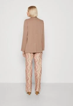 Vila Vivarone Open - Blazer - Brown Lentil 10 Vila Vivarone Open - Blazer - Brown Lentil -Dames 768f2c2bb8904dc59c61328d7f48089f