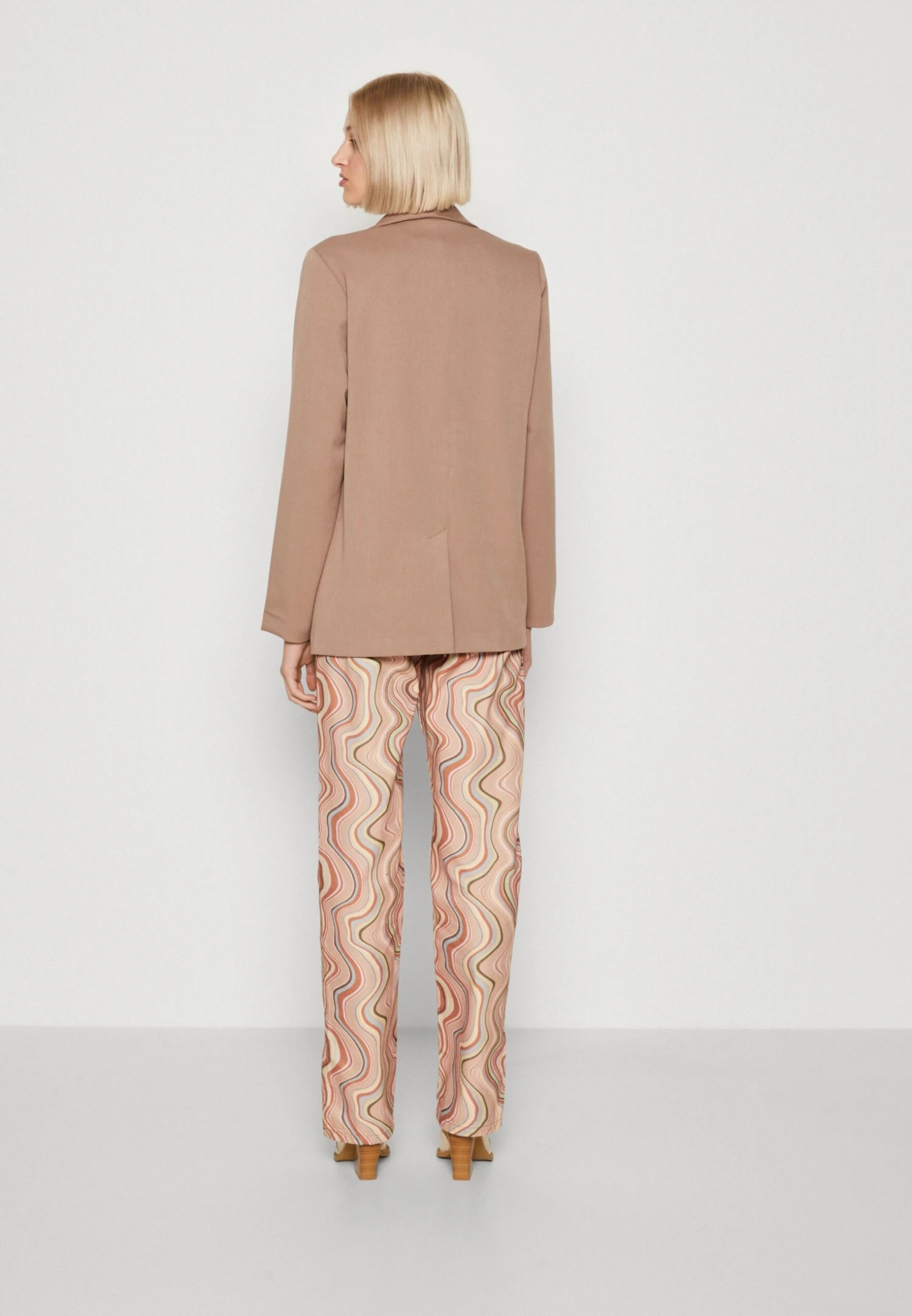 Vila Vivarone Open - Blazer - Brown Lentil 5 Vila Vivarone Open - Blazer - Brown Lentil - Afbeelding 3