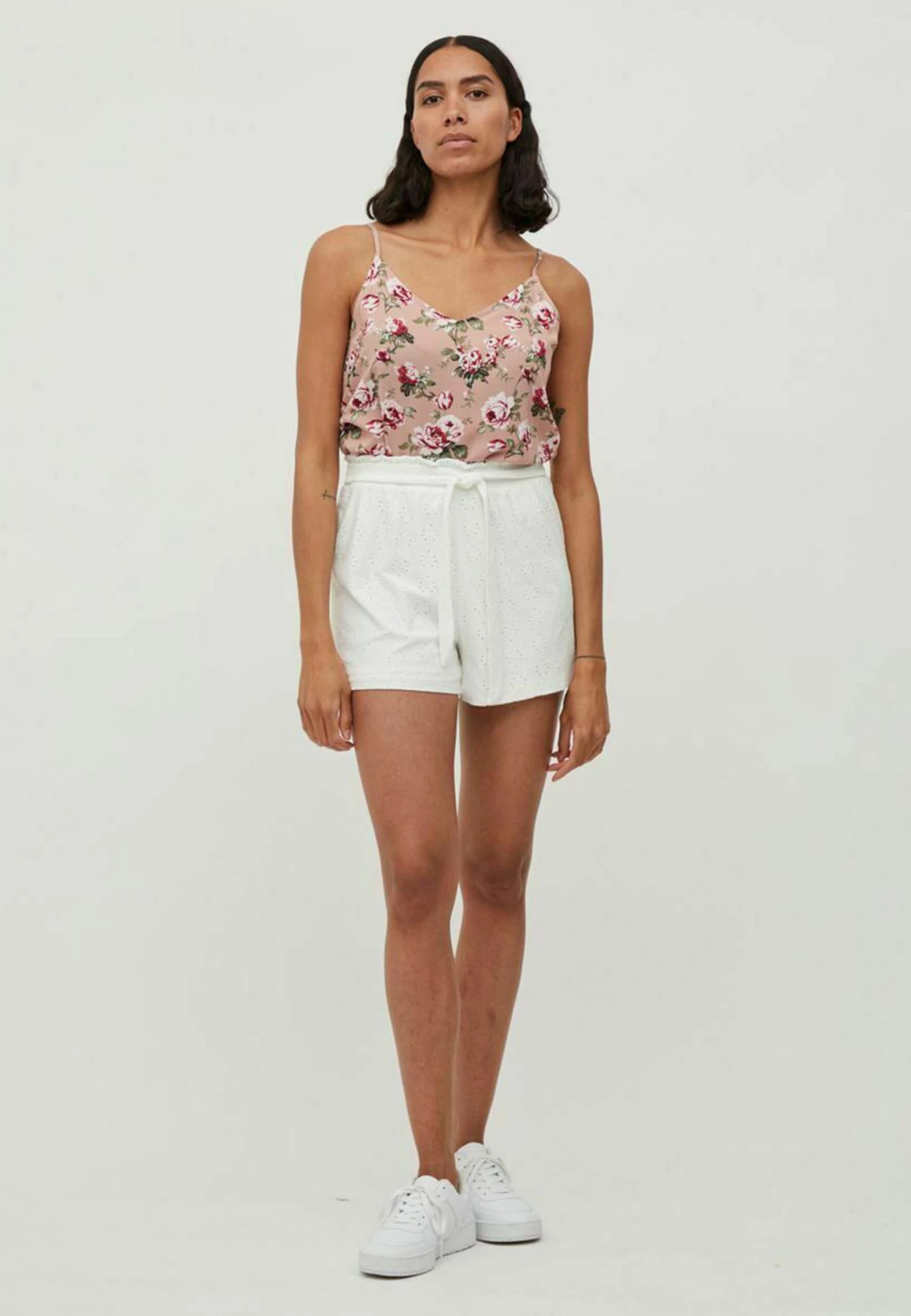 Vila Vikawa Hw Belt /Su/Ka - Shorts - Cloud Dancer 4 Vila Vikawa Hw Belt /Su/Ka - Shorts - Cloud Dancer - Afbeelding 2