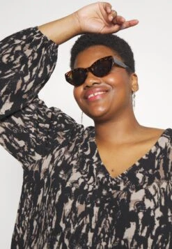 V Neck Blouse - Blouse - Black -Dames 844f3b1bd6a74066a6eeebfacbc3c7f1