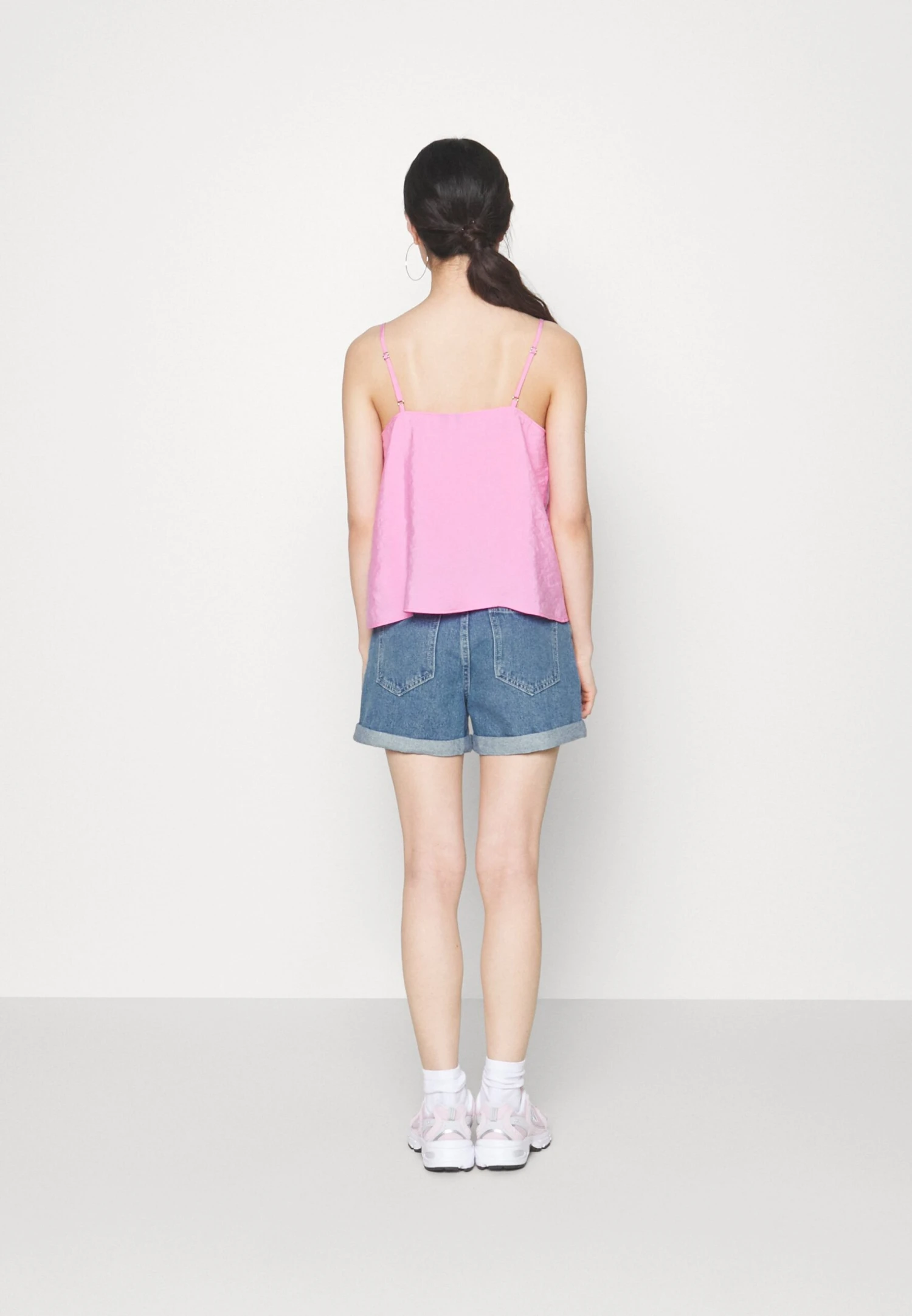 Viwoody Festival - Jeansshort - Medium Blue Denim Aop Cloud Dancer Embroidery 5 Viwoody Festival - Jeansshort - Medium Blue Denim Aop Cloud Dancer Embroidery - Afbeelding 3