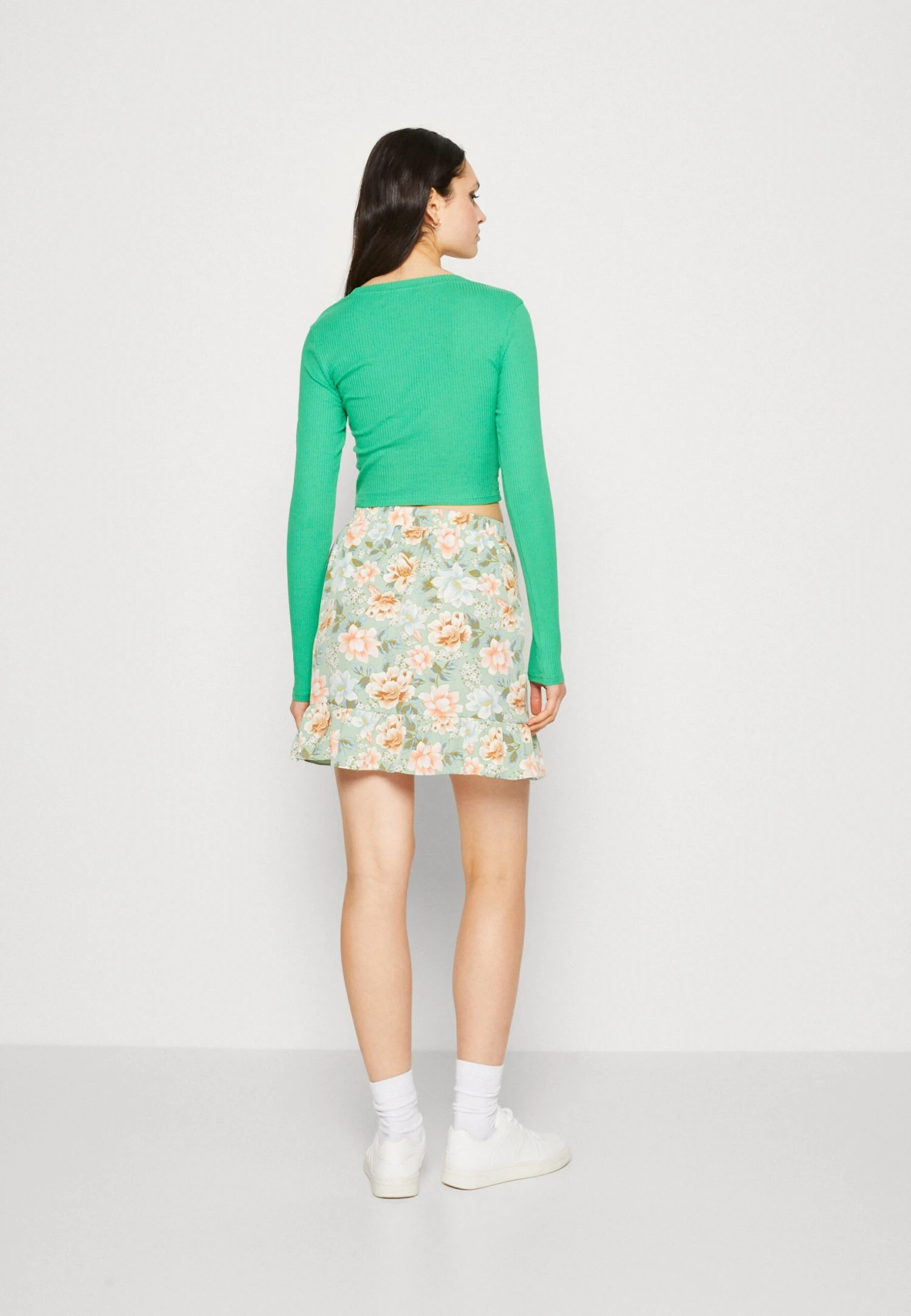 Vila Vitanja Wrap Skirt - Wikkelrok - Desert Sage 5 Vila Vitanja Wrap Skirt - Wikkelrok - Desert Sage - Afbeelding 3