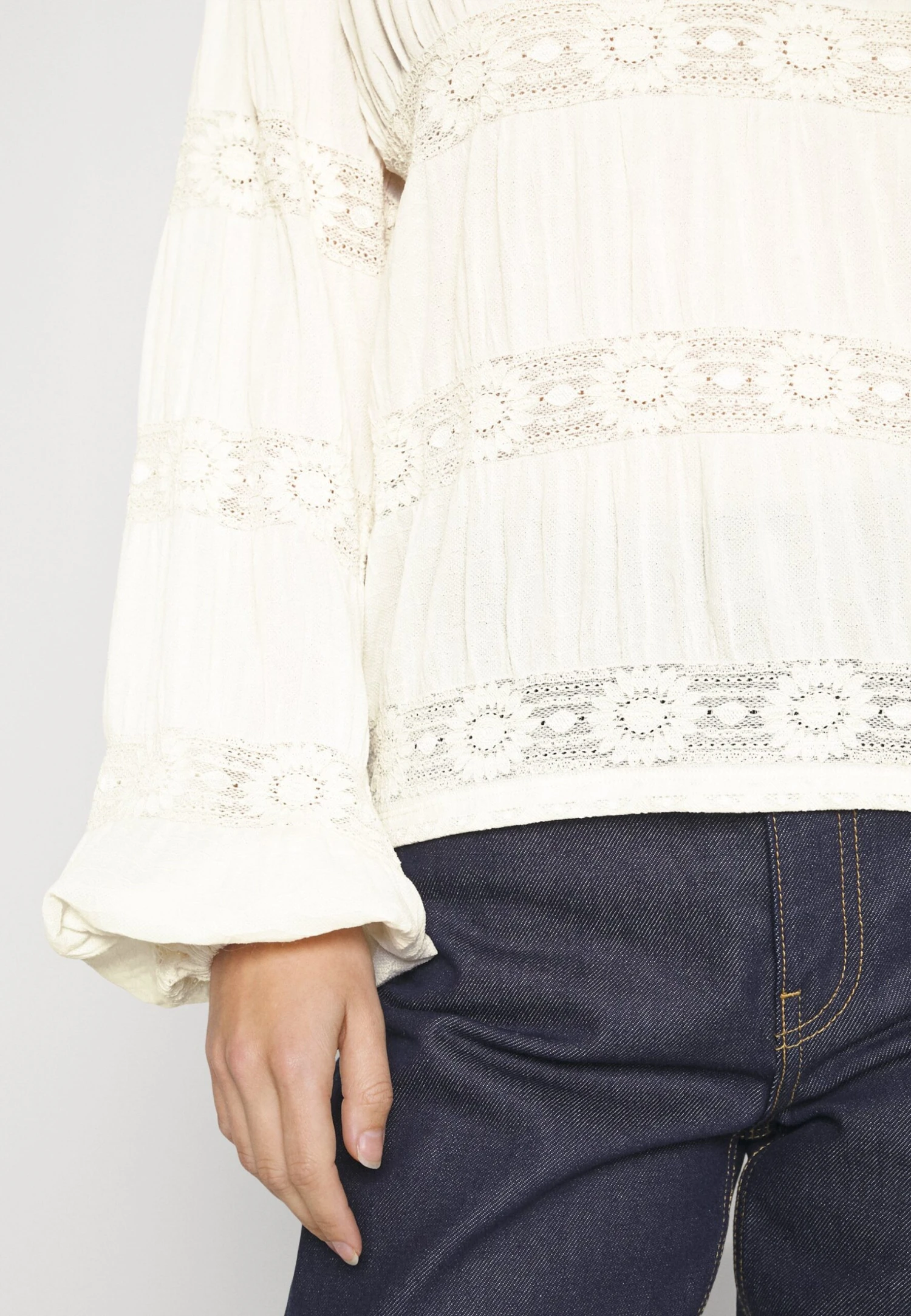 Vilea V Neck - Blouse - Birch 8 Vilea V Neck - Blouse - Birch - Afbeelding 6