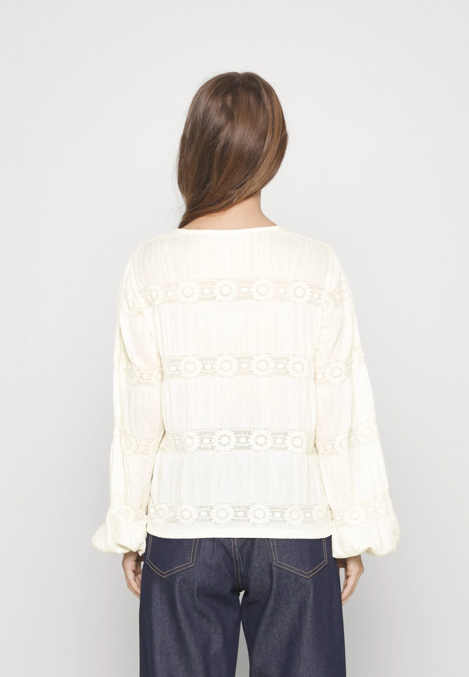 Vilea V Neck - Blouse - Birch 5 Vilea V Neck - Blouse - Birch - Afbeelding 3